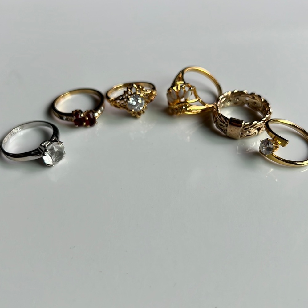 6 Gold Rings Size: 7